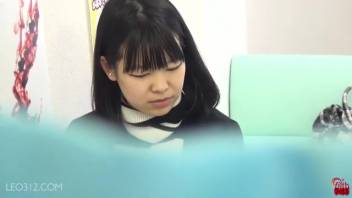 Japanese teen got food poisoning from a meal at a café and rushed to the restroom